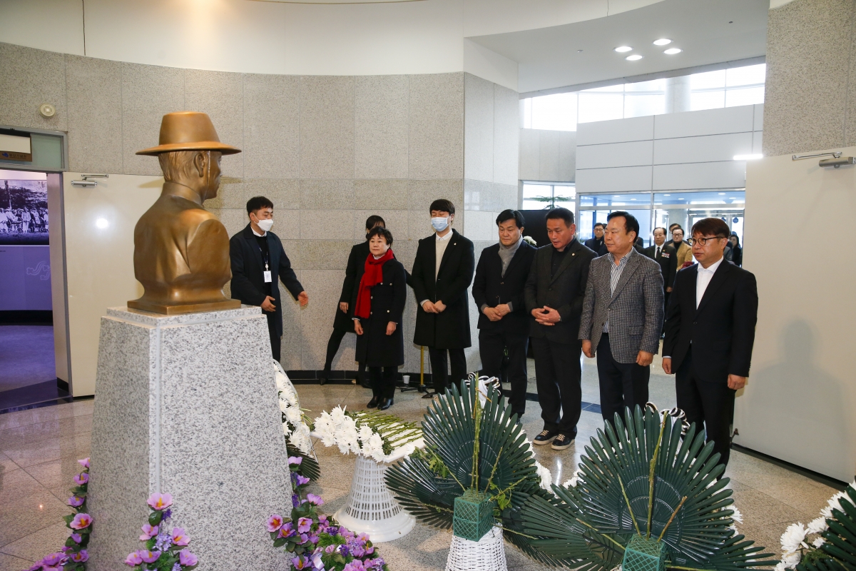 20230301-038[_P7U3272-1-3·1절 기념 왕산 허위 선생 추념.jpg