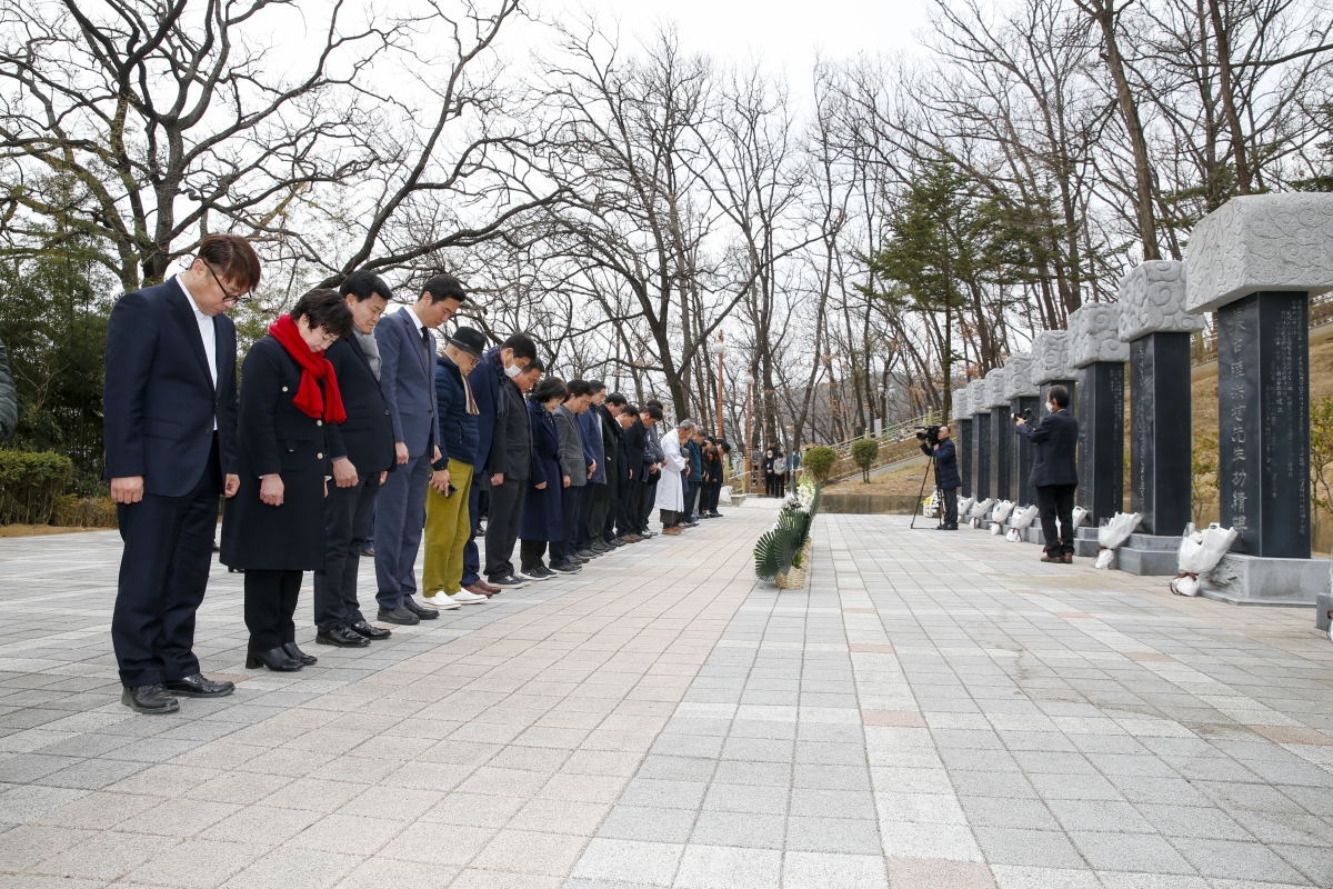20230301-083[_P7U3391-1-3·1절 기념 독립유공자비 13위 추념.jpg