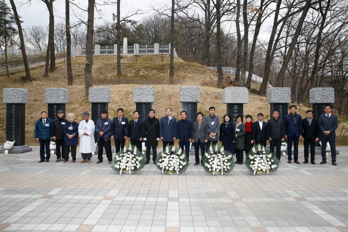 20230301-086[_P7U3401-1-3·1절 기념 독립유공자비 13위 추념.jpg