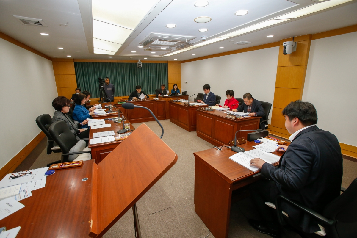 20230303-011[_P7U3561-구미시의회 의원연구단체 심의위원회 활동.JPG