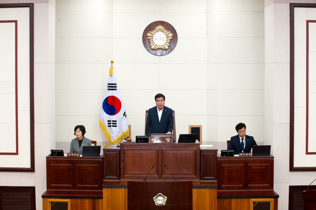 20230310-004[_P7U3779-제265회 임시회 제1차 본희의시 안주찬 의장 회의주재.JPG