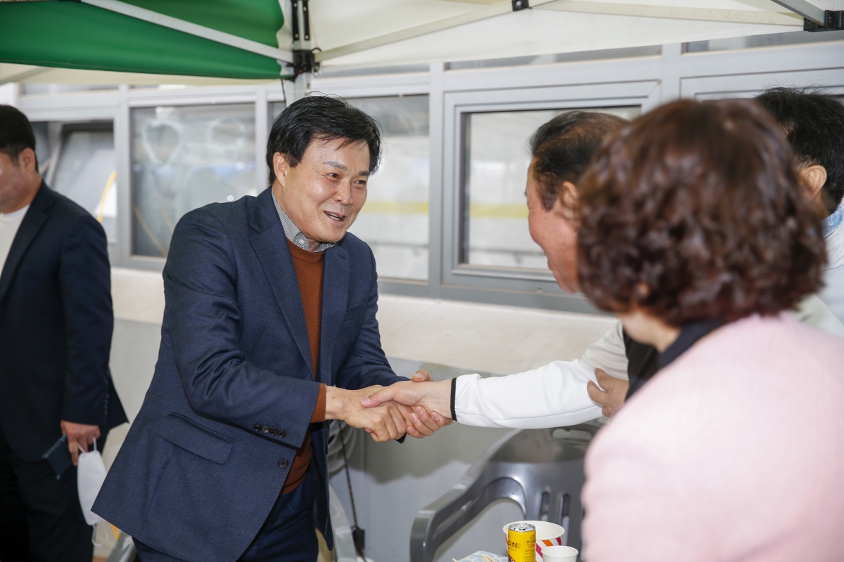 20230312-002[_P7U3877-1-제6회 구미시 협회장기 배드민턴 대회 .jpg