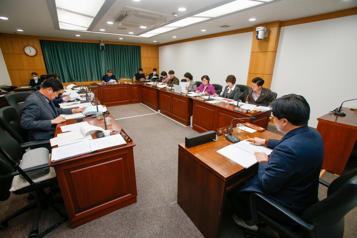 20230313-043[_P7U4474-제265회 임시회 산업건설위원회 조례안 심사활동.JPG