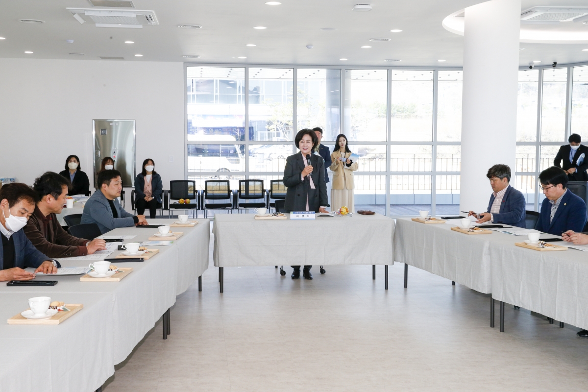 20230314-004[_P7U4547-1-제265회 임시회시 기획행정위원회 강동청소년문화의집 현장방문.jpg