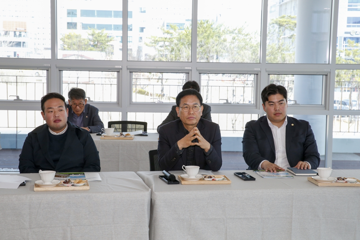 20230314-022[_P7U4609-1-제265회 임시회시 기획행정위원회 강동청소년문화의집 현장방문.jpg