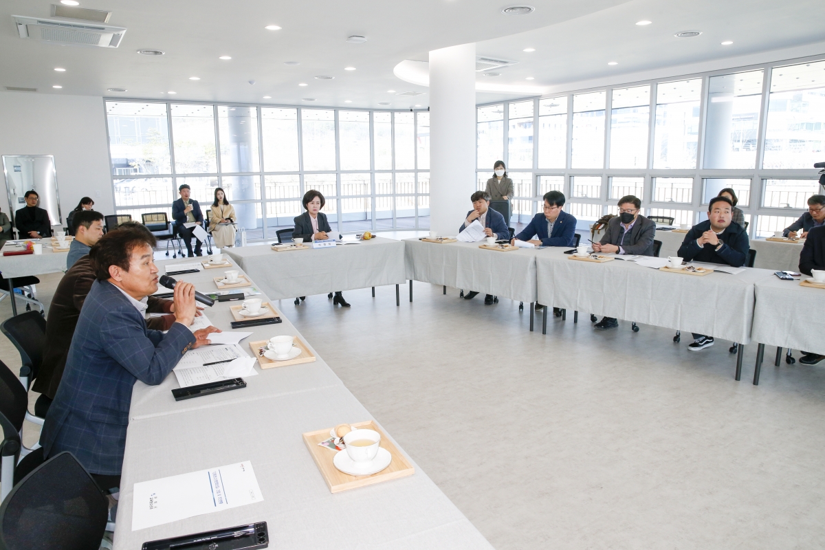 20230314-014[_P7U4576-1-제265회 임시회시 기획행정위원회 강동청소년문화의집 현장방문.jpg