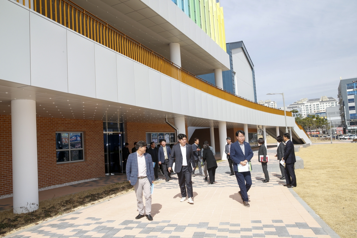 20230314-050[_P7U4670-1-제265회 임시회시 기획행정위원회 강동청소년문화의집 현장방문.jpg