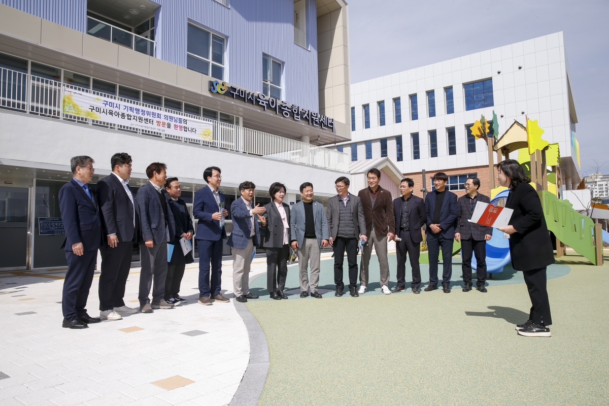 20230314-058[_P7U4694-1-제265회 임시회시 기획행정위원회 육아종합지원센터 현장방문.jpg