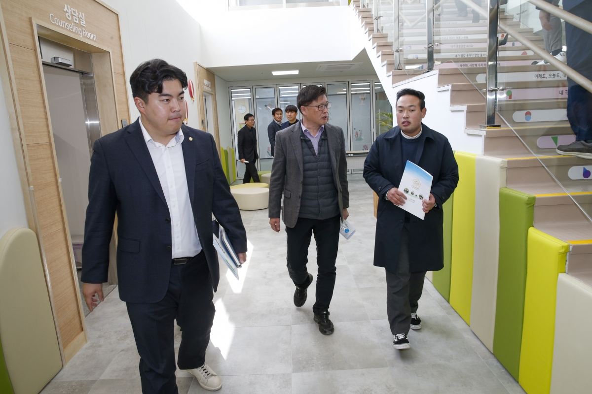 20230314-079[_P7U4749-1-제265회 임시회시 기획행정위원회 육아종합지원센터 현장방문.jpg