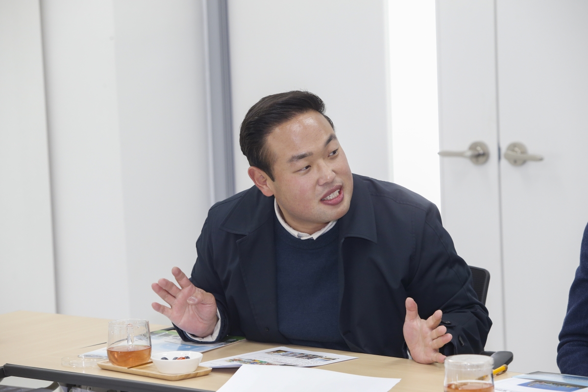 20230314-094[_P7U4793-1-제265회 임시회시 기획행정위원회 육아종합지원센터 현장방문.jpg