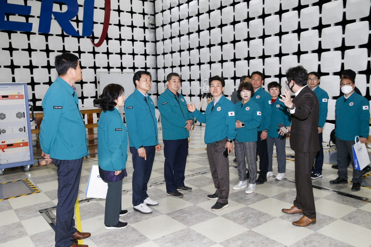 20230315-094[_P7U5090-1-제265회 임시회시 산업건설위원회 구미전자정보기술원 분원 현장방문.jpg