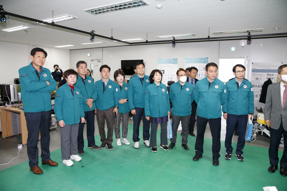 20230315-073[_P7U5024-1-제265회 임시회시 산업건설위원회 구미전자정보기술원 분원 현장방문.jpg