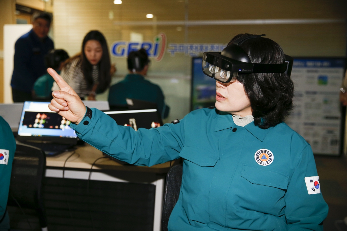 20230315-058[_P7U4989-1-제265회 임시회시 산업건설위원회 구미전자정보기술원 분원 현장방문.jpg