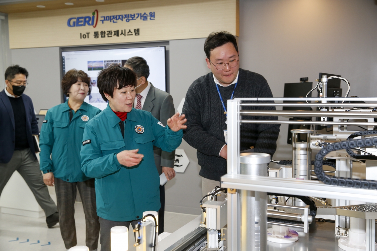 20230315-038[_P7U4942-1-제265회 임시회시 산업건설위원회 구미전자정보기술원 분원 현장방문.jpg