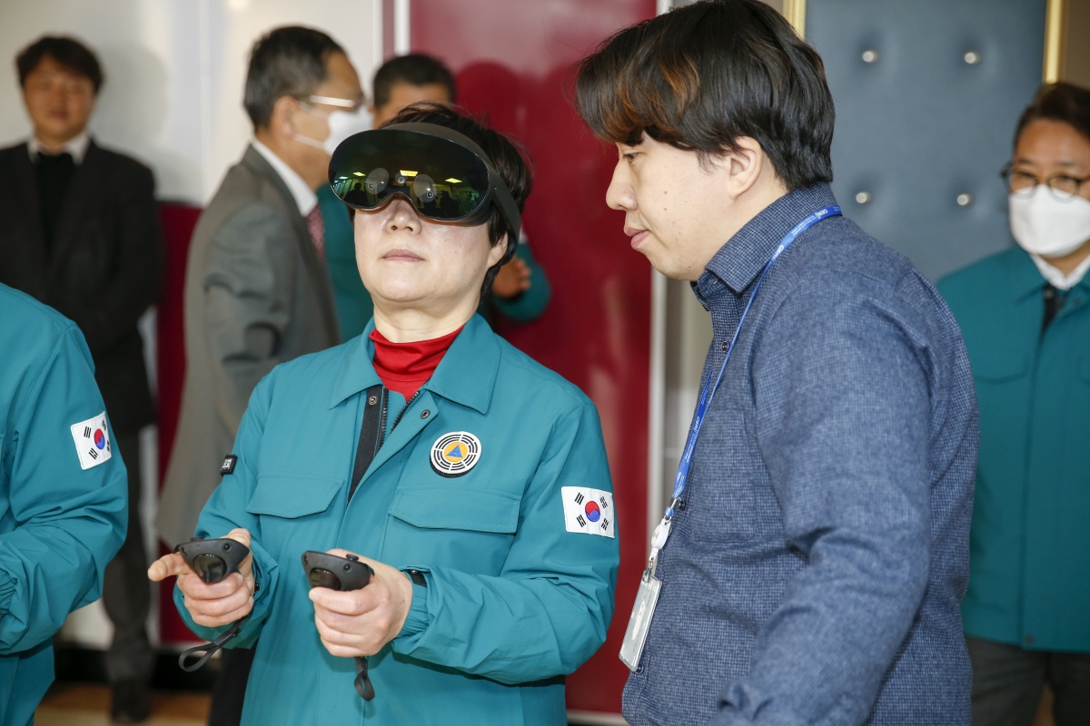 20230315-043[_P7U4961-1-제265회 임시회시 산업건설위원회 구미전자정보기술원 분원 현장방문.jpg