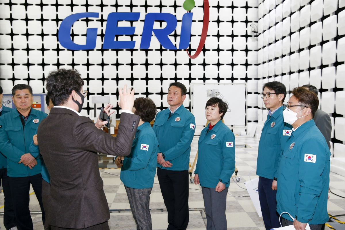 20230315-096[_P7U5095-1-제265회 임시회시 산업건설위원회 구미전자정보기술원 분원 현장방문.jpg