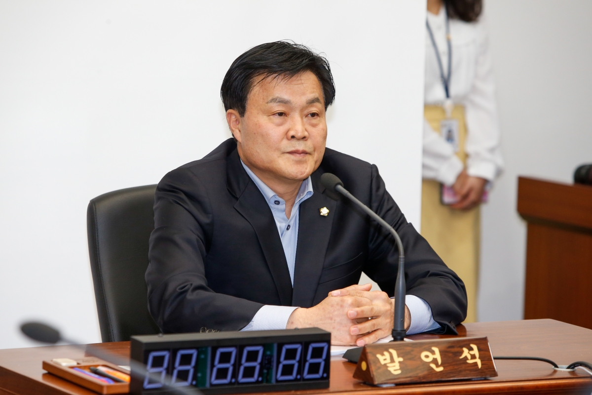 20230331-011[_P7U5968-제2차 의원연구단체심의위원회 활동.JPG