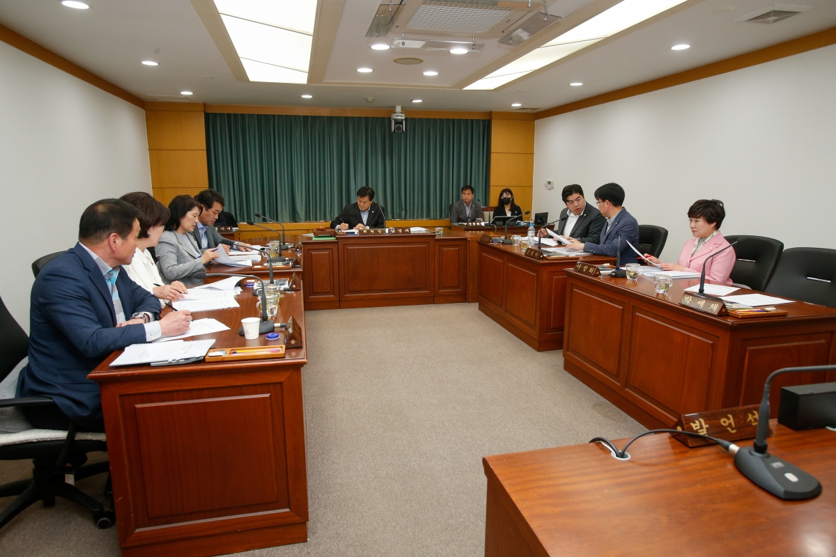 20230331-019[_P7U5992-제2차 의원연구단체심의위원회 활동.JPG