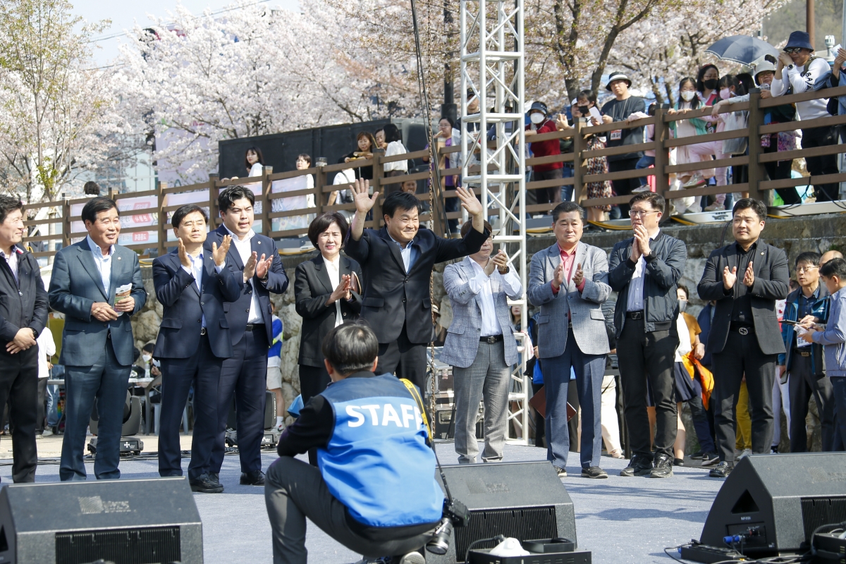 20230401-013[_P7U6097-1-2023 청춘, 금오천 벚꽃 페스티벌.jpg