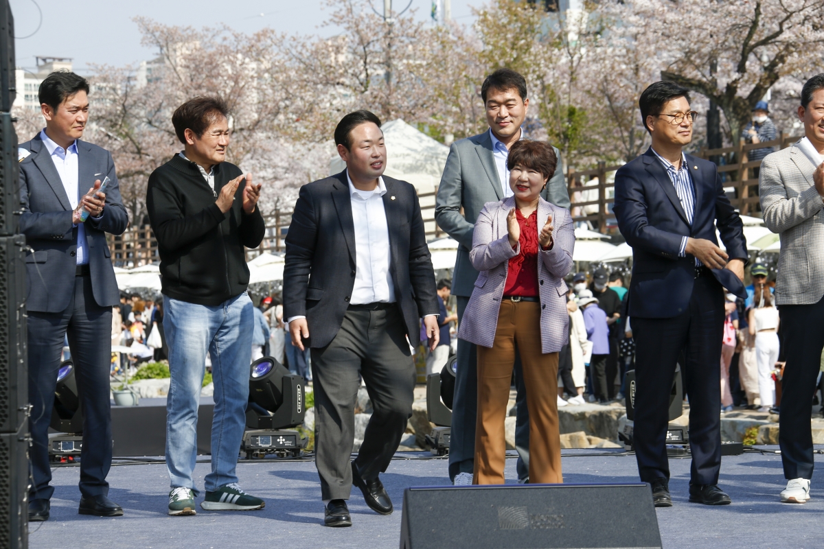 20230401-022[_P7U6118-1-2023 청춘, 금오천 벚꽃 페스티벌.jpg