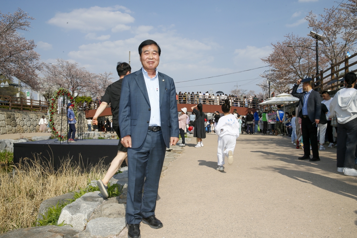 20230401-048[_P7U6186-1-2023 청춘, 금오천 벚꽃 페스티벌.jpg