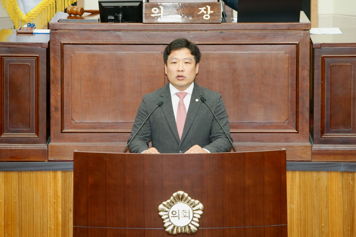 20230412-022[_P7U7336-제266회 임시회 제1차 본회의시 김원섭 의원 5분 자유발언.jpg