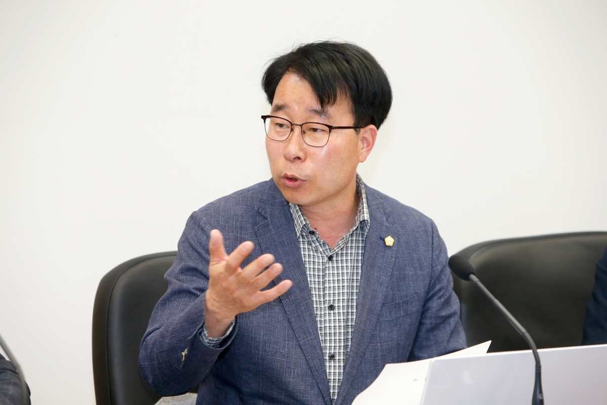 20230413-032[_P7U7801-제266회 임시회 기획행정위원회 조례안 심사활동.jpg