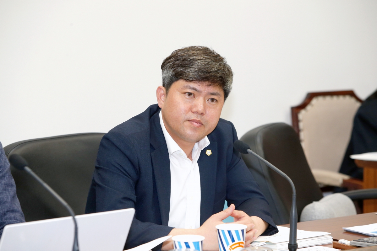 20230413-039[_P7U7899-제266회 임시회 기획행정위원회 조례안 심사활동.jpg