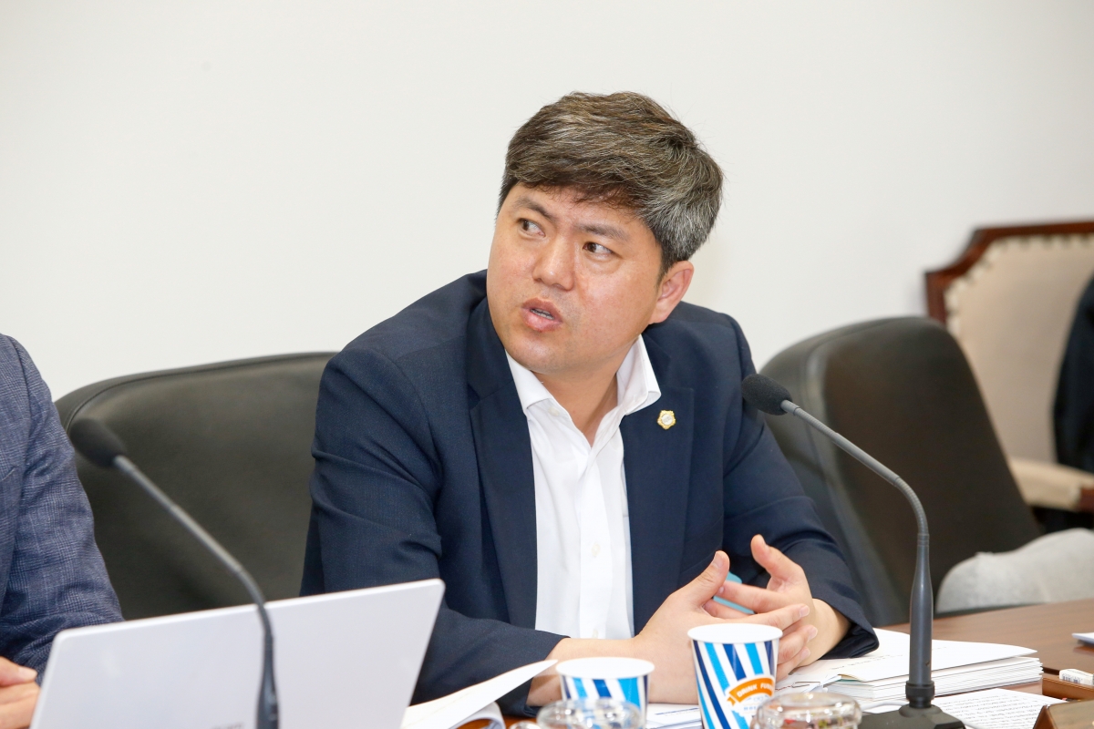 20230413-038[_P7U7897-제266회 임시회 기획행정위원회 조례안 심사활동.jpg