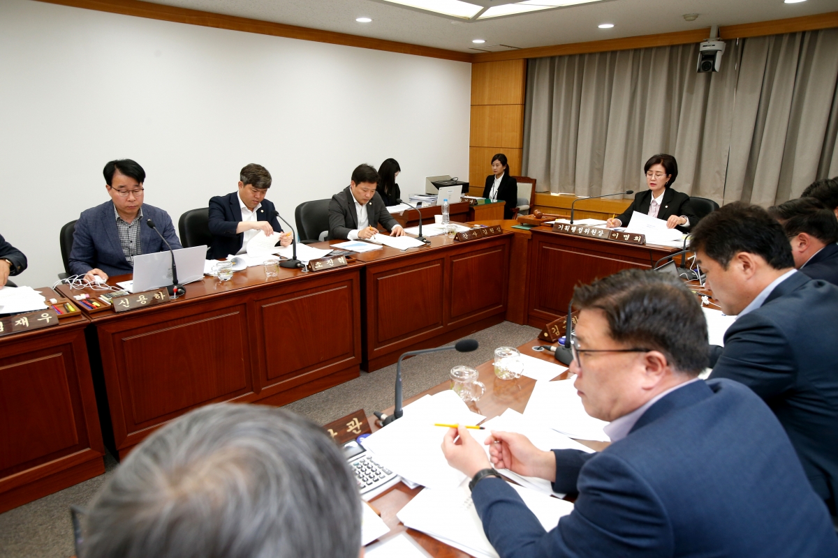 20230413-017[_P7U7771-제266회 임시회 기획행정위원회 조례안 심사활동.jpg