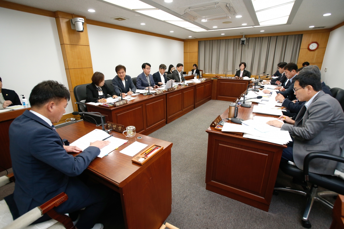 20230413-014[_P7U7762-제266회 임시회 기획행정위원회 조례안 심사활동.JPG