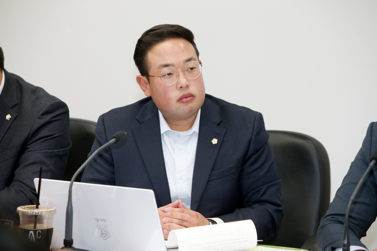 20230413-043[_P7U7905-제266회 임시회 기획행정위원회 조례안 심사활동.jpg