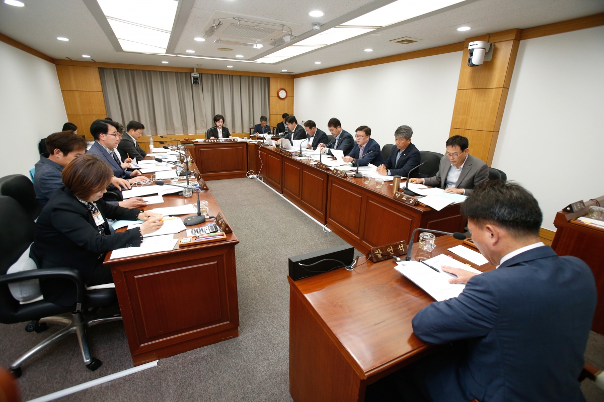 20230413-015[_P7U7764-제266회 임시회 기획행정위원회 조례안 심사활동.JPG