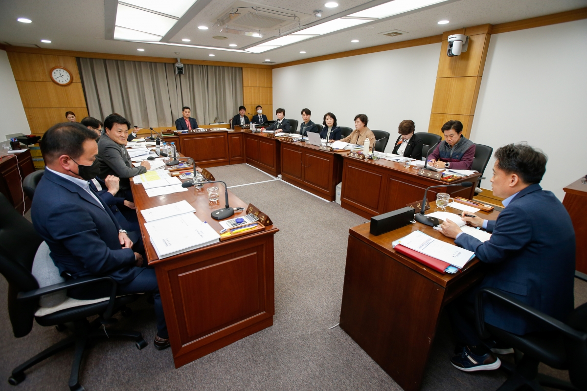 20230413-049[_P7U7854-제266회 임시회 산업건설위원회 조례안 심사활동.JPG