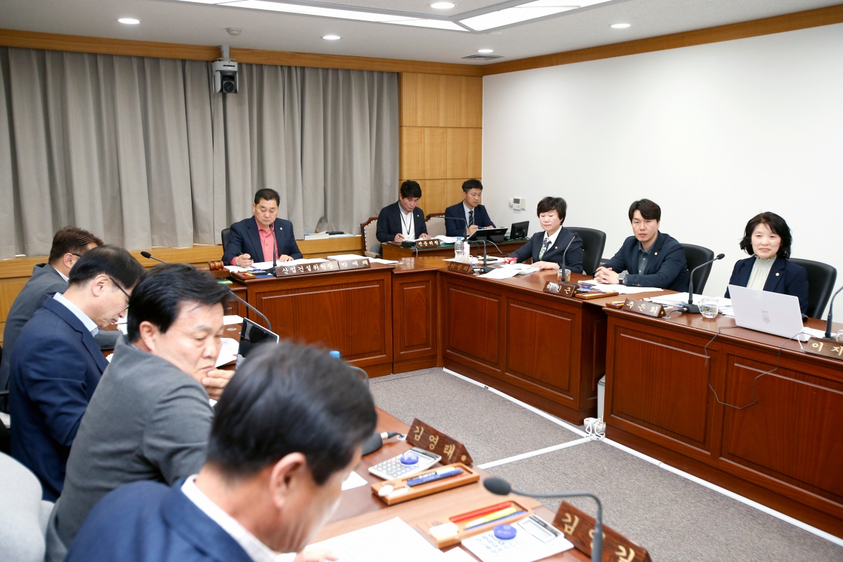 20230413-052[_P7U7814-제266회 임시회 산업건설위원회 조례안 심사활동.jpg