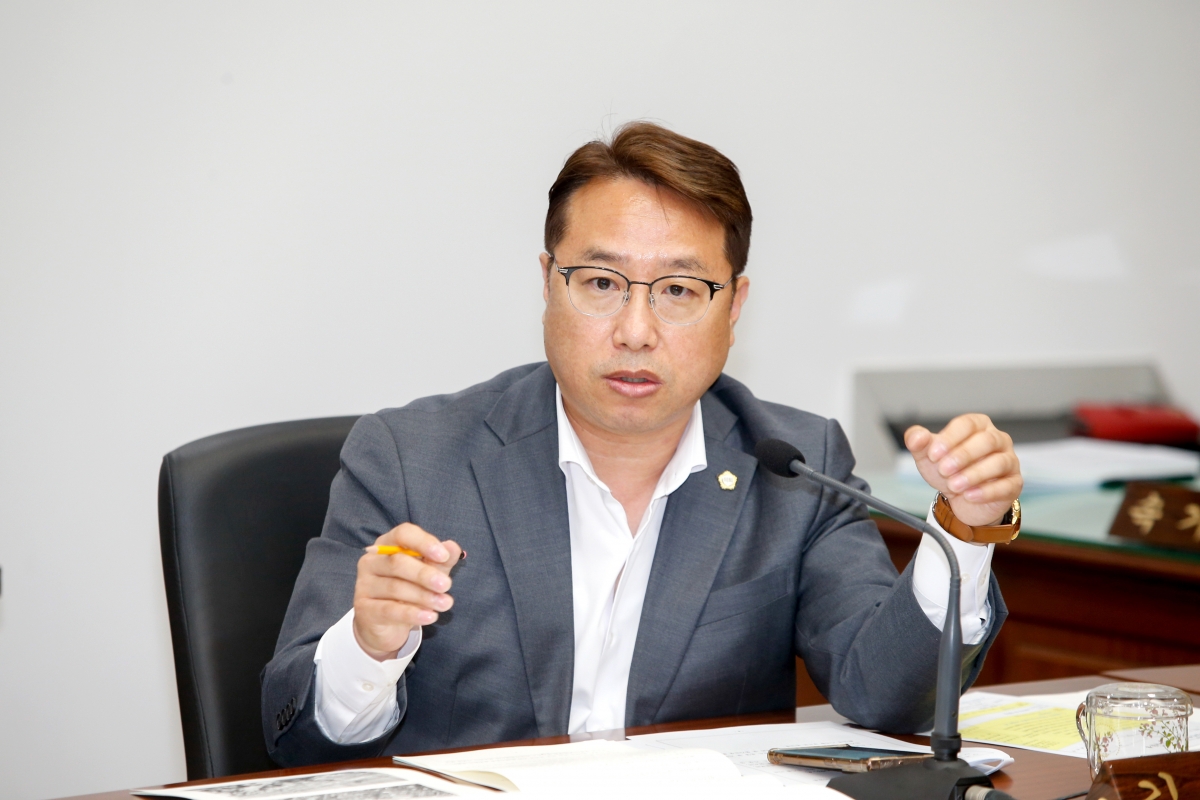 20230413-068[_P7U7845-제266회 임시회 산업건설위원회 조례안 심사활동.jpg