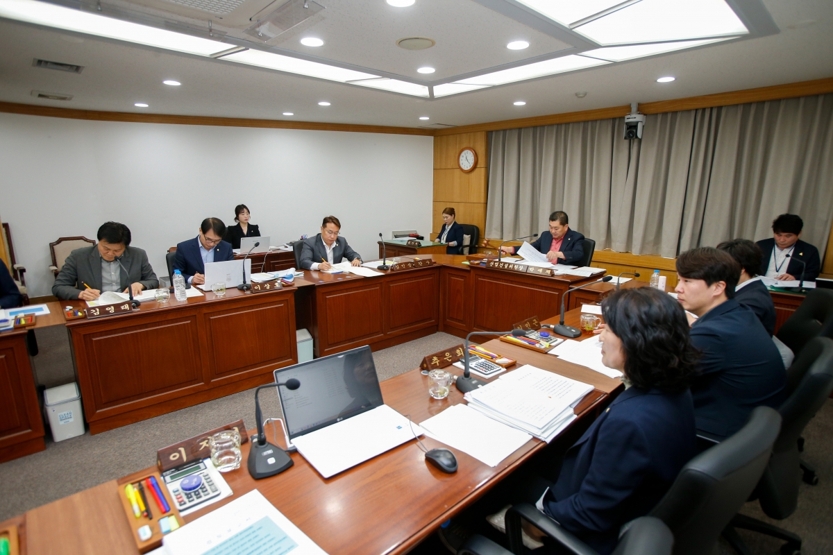 20230413-054[_P7U7817-제266회 임시회 산업건설위원회 조례안 심사활동.jpg