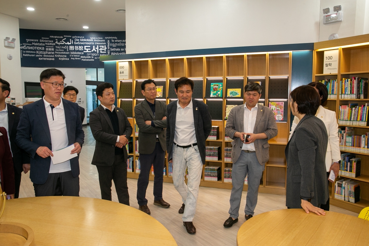 20230417-059[_P7U8290-제266회 임시회 기획행정위원회 전주시립도서관꽃심 비교견학.JPG