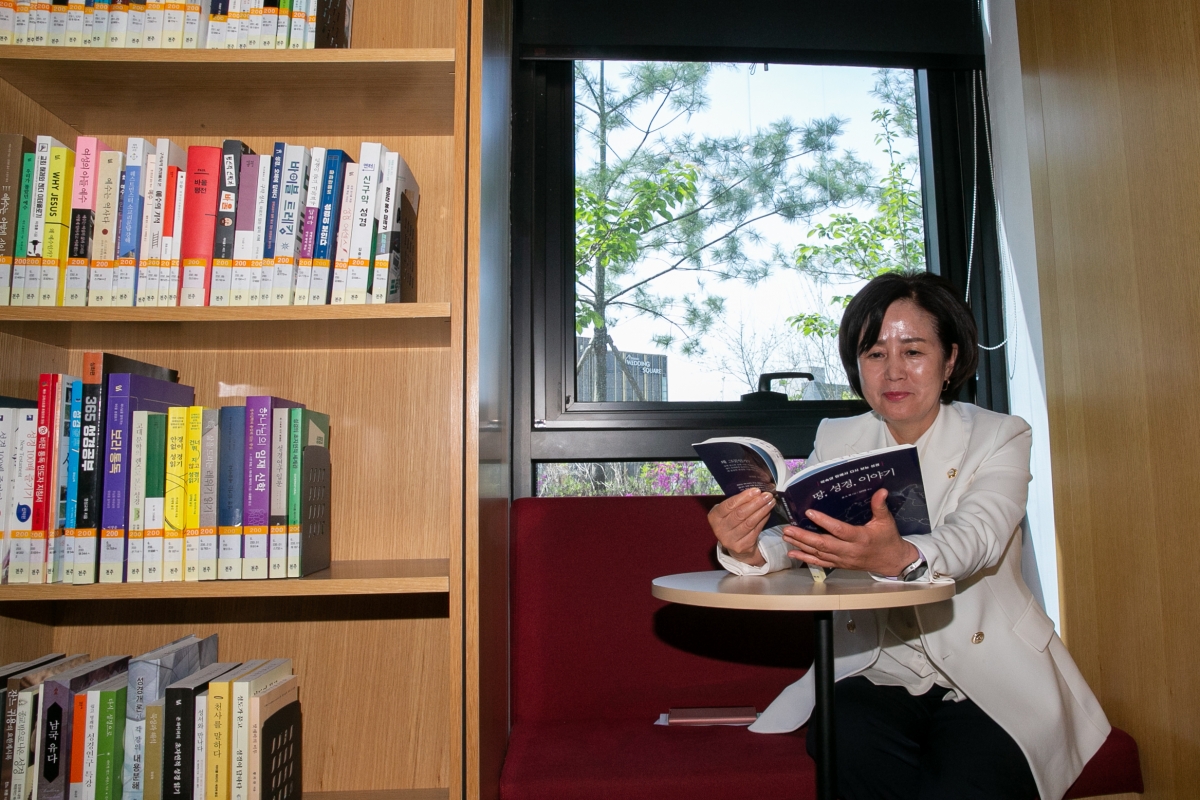 20230417-088[_P7U8371-제266회 임시회 기획행정위원회 전주시립도서관꽃심 비교견학.JPG