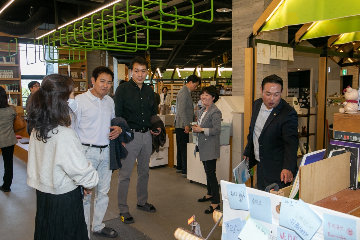 20230417-116[_P7U8428-제266회 임시회 기획행정위원회 전주시립도서관꽃심 비교견학.JPG