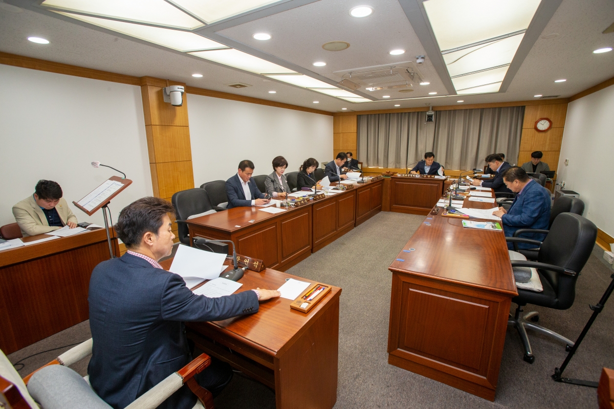 20230428-001[_P7U9369-폐회중 의회운영위원회 활동.jpg
