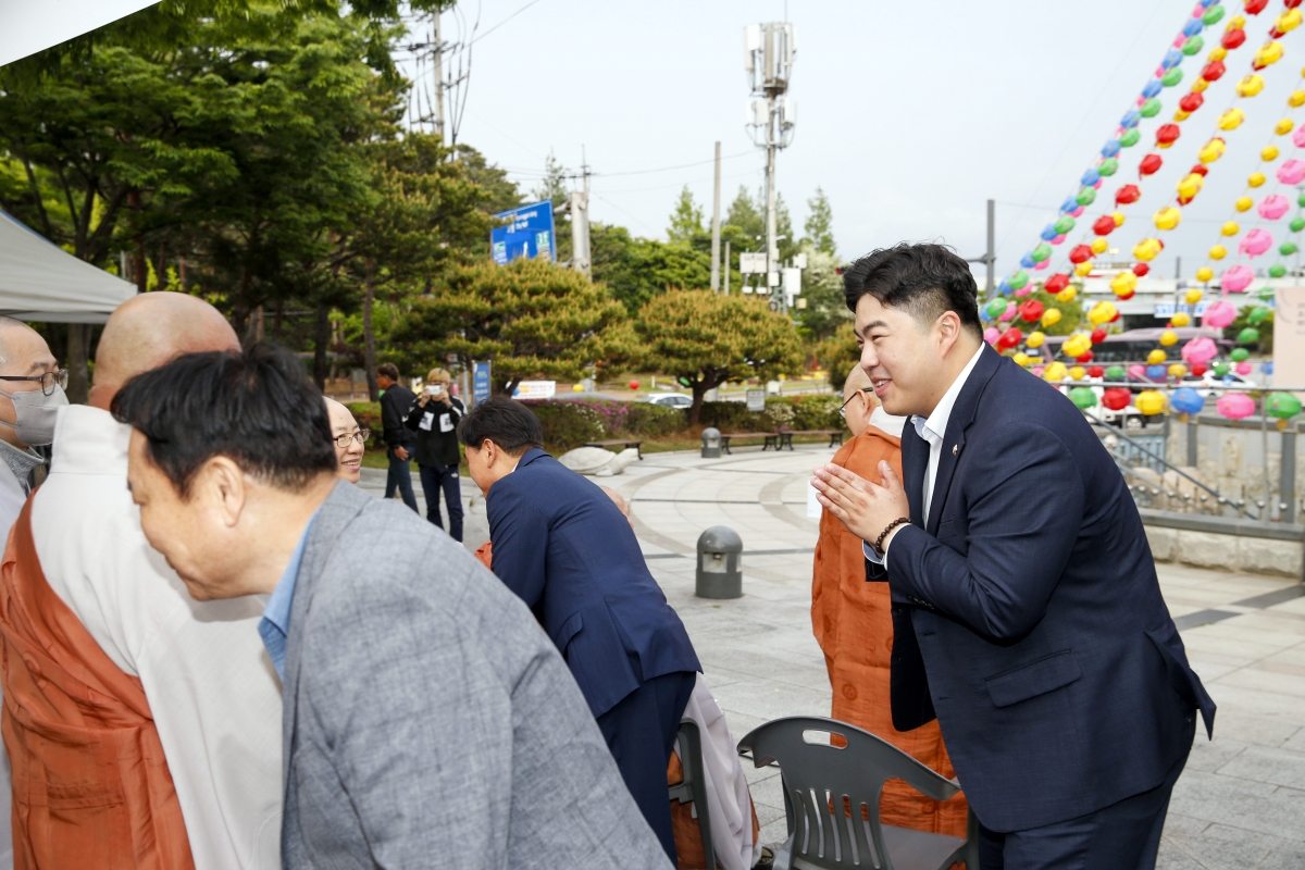 20230429-041[_P7U9755-1-불기 2567년 부처님 오신날 봉축탑 점등식.jpg