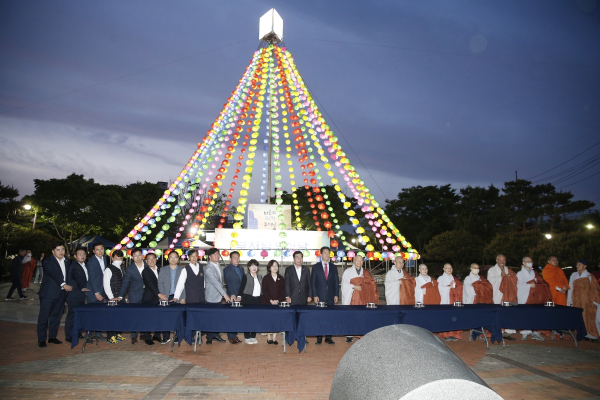20230429-068[_P7U9818-불기 2567년 부처님 오신날 봉축탑 점등식.jpg