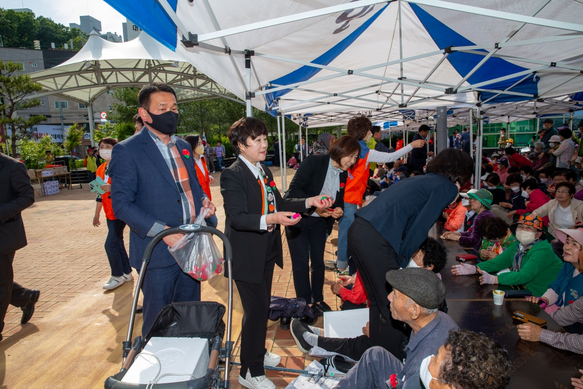 20230508-061[_P7U0814-데한민국 써포터즈 봉사단 어버이날 효 잔치.JPG
