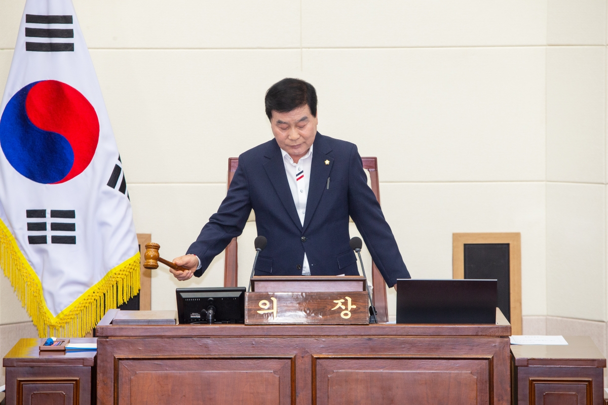 20230509-004[_P7U0866-제267회 임시회 제1차 본회의시 안주찬 의장 회의주제.jpg