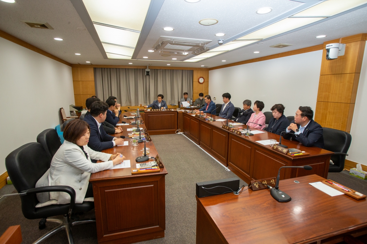 20230509-030[_P7U0937-제267회 임시회 제1차 신공항이전지원특별위원회 활동.JPG
