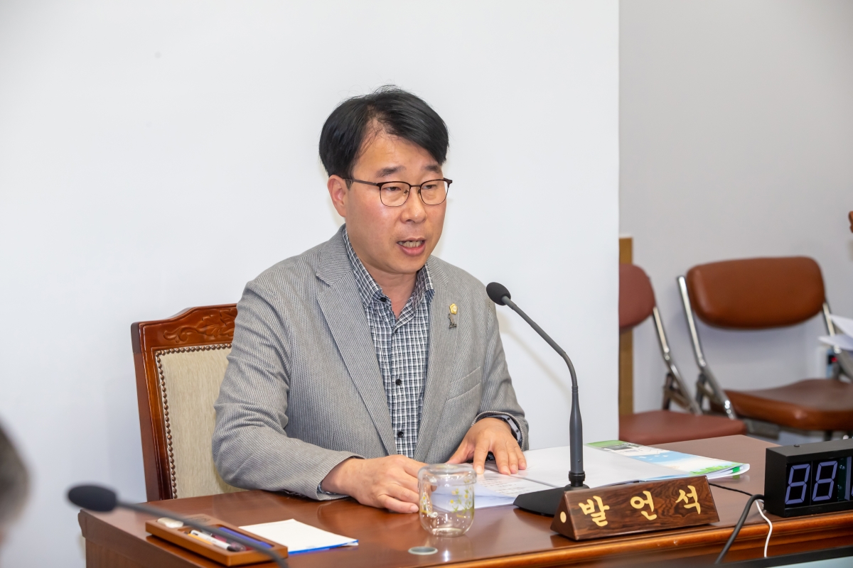 20230510-014[_P7U1063-제267회 임시회 기획행정위원회 조례안 심사활동.JPG