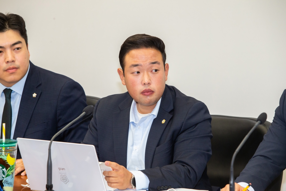20230510-017[_P7U1083-제267회 임시회 기획행정위원회 조례안 심사활동.JPG