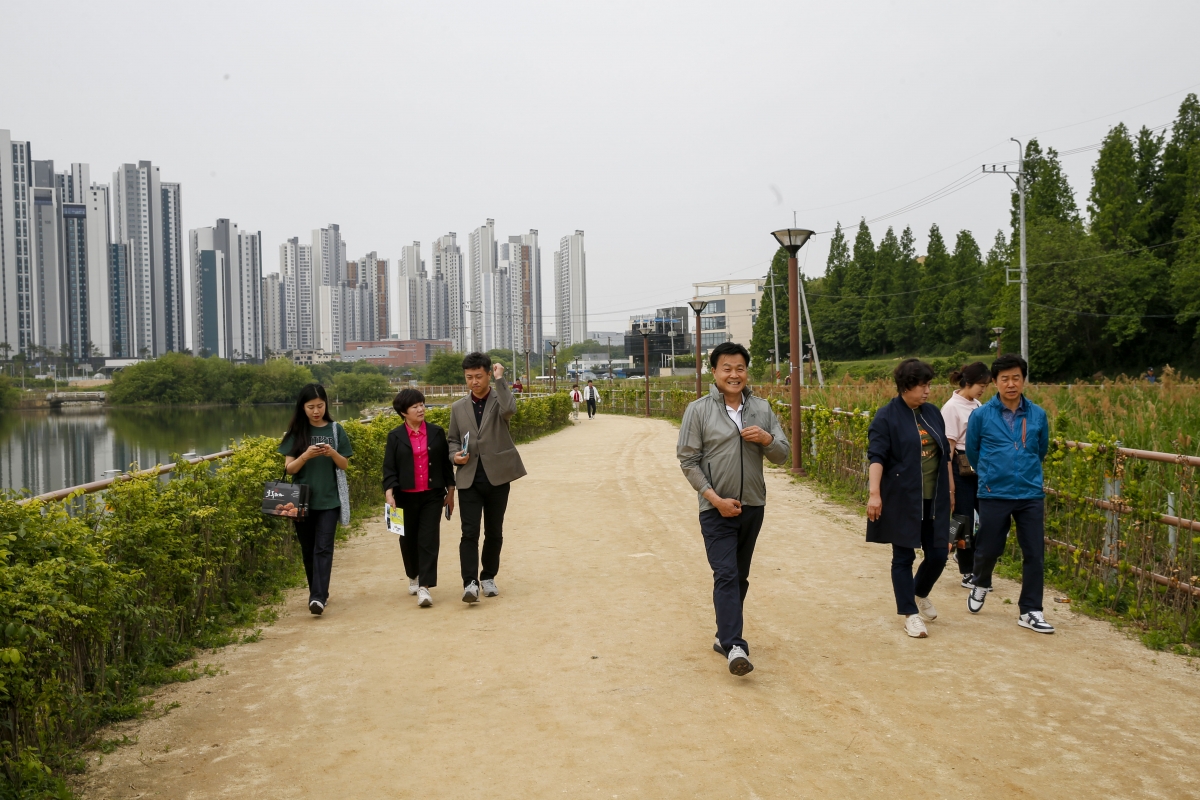 20230512-067[_P7U1456-1-제267회 임시회시 산업건설위원회 충남 천안시 성성호수공원 비교견학.jpg