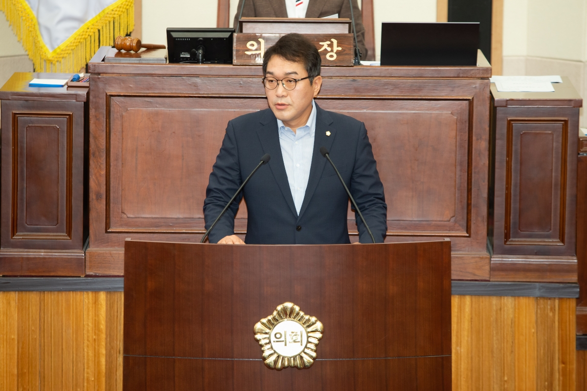 20230602-021[_P7U3405-제268회 정례회 제1차 본회의시 김근한 의회운영위원회 간사 예산결산특별위원회 구성결의안 제안설명.JPG